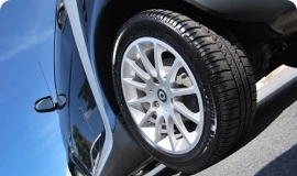 Autógumi és felnik csomagolása